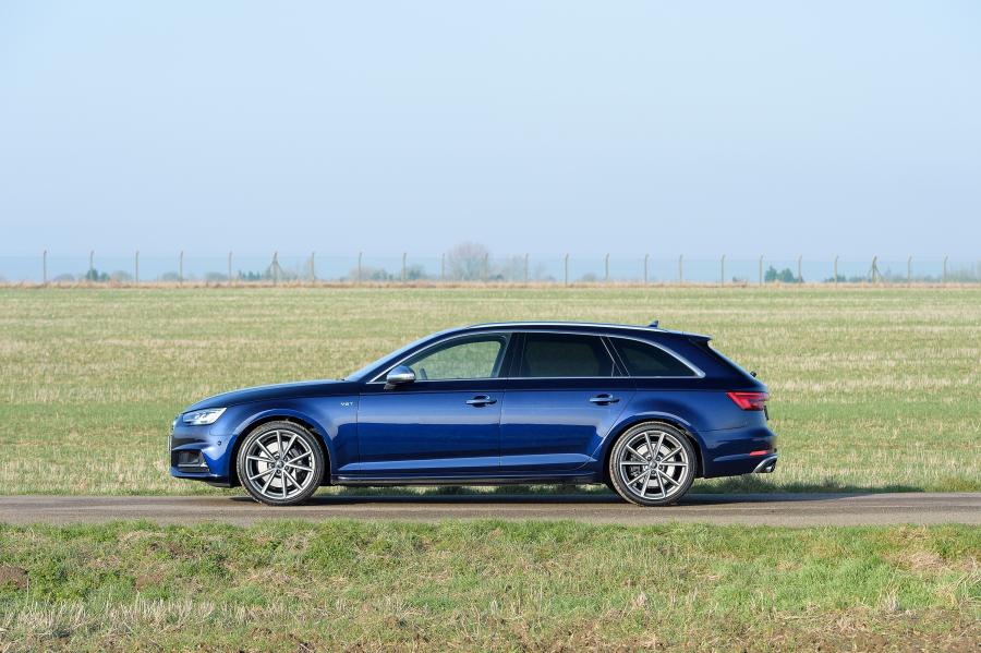  Audi S4 Avant (B9) 2017 года  (UK) (фото 12 из 31)